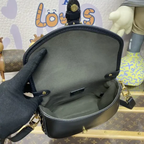 Louis Vuitton Saumur Black - Image 7