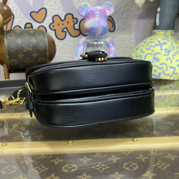 Louis Vuitton Saumur Black - Image 8