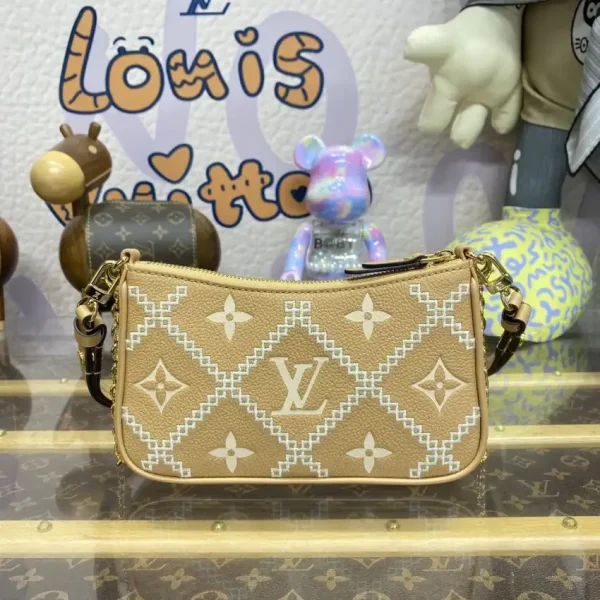 Louis Vuitton Easy Pouch Apricot - Image 3