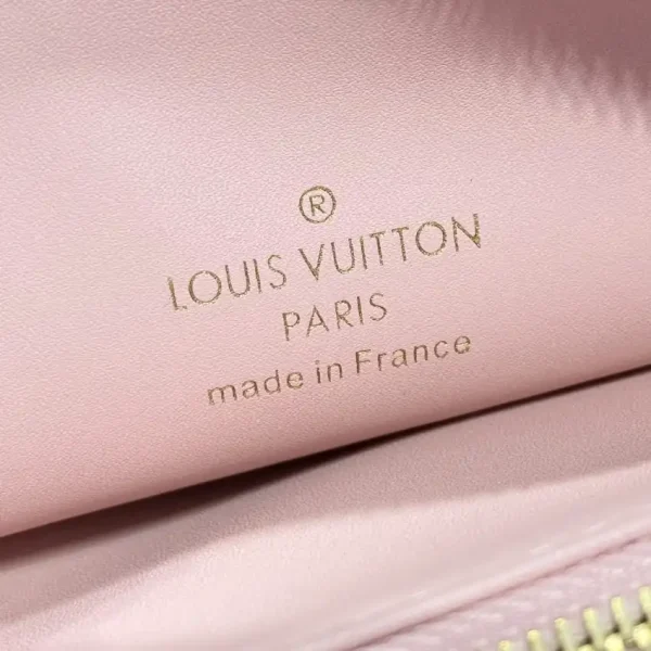 Louis Vuitton Coussin Black - Image 8