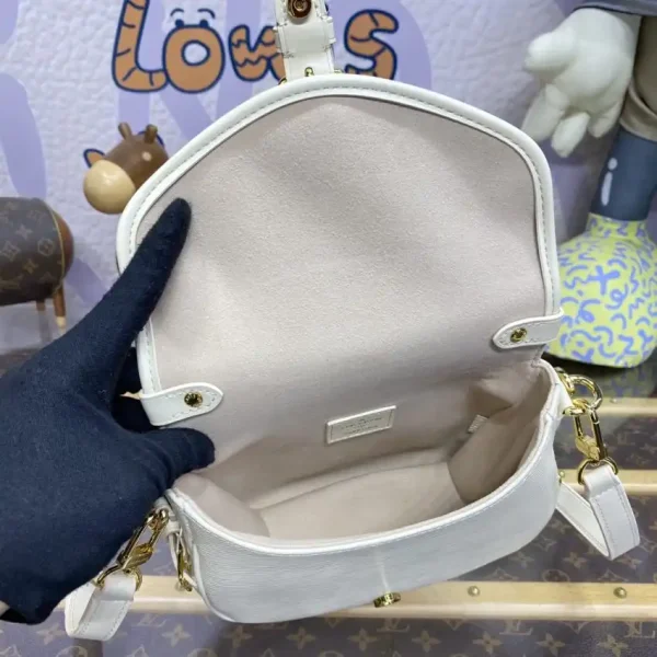 Louis Vuitton Saumur White - Image 3