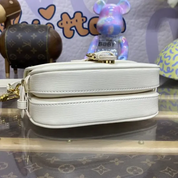 Louis Vuitton Saumur White - Image 8