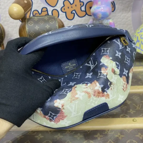 Louis Vuitton Bumbag Discovery Blue Fire - Image 3