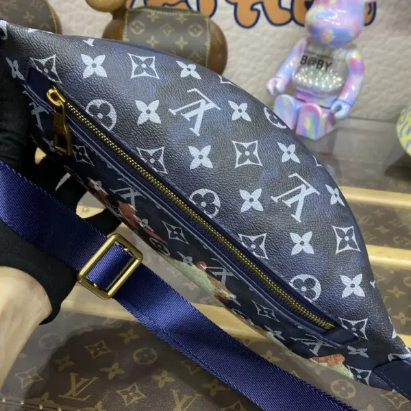 Louis Vuitton Bumbag Discovery Blue Fire - Image 4