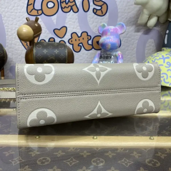 LV OnTheGo East West Beige - Image 10