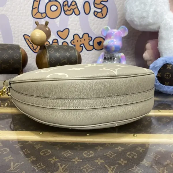 Louis Vuitton Loop Hobo Beige - Image 7