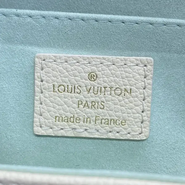 Louis Vuitton Favorite White - Image 7