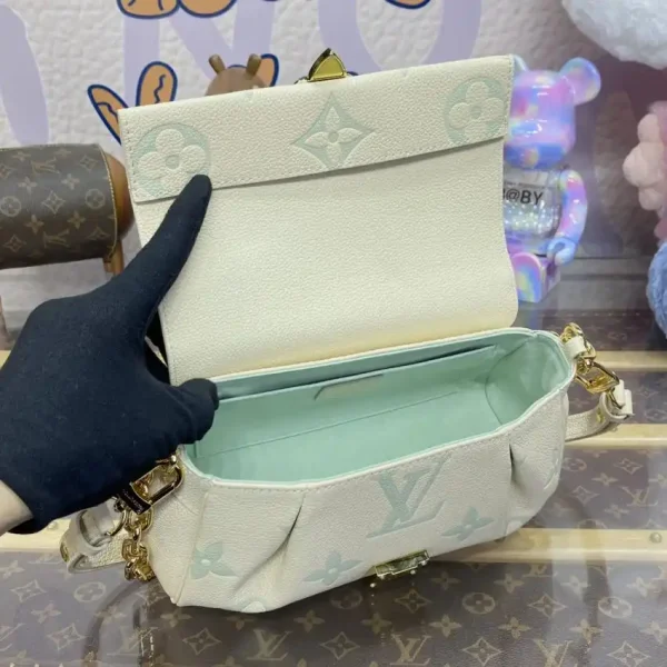 Louis Vuitton Favorite White - Image 8