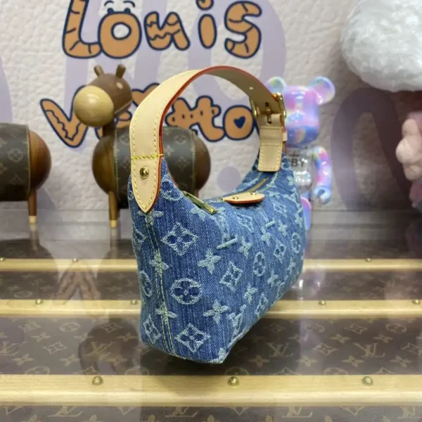 Louis Vuitton Hills Pochette - Image 8