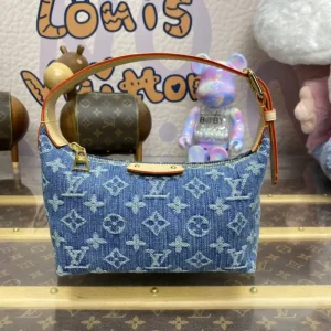 Louis Vuitton Hills Pochette