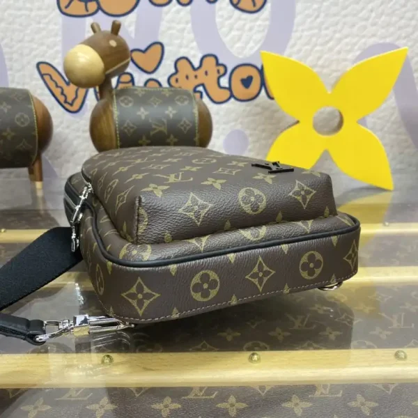 Louis Vuitton Avenue Slingbag Brown - Image 4