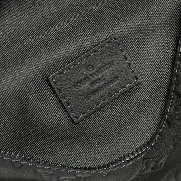 Louis Vuitton Bumbag Discovery Black Canvas - Image 4