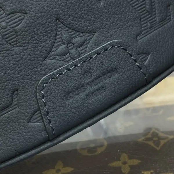 Louis Vuitton Bumbag Discovery Black Canvas - Image 5