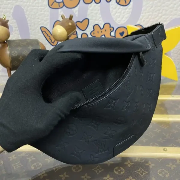 Louis Vuitton Bumbag Discovery Black Canvas - Image 7