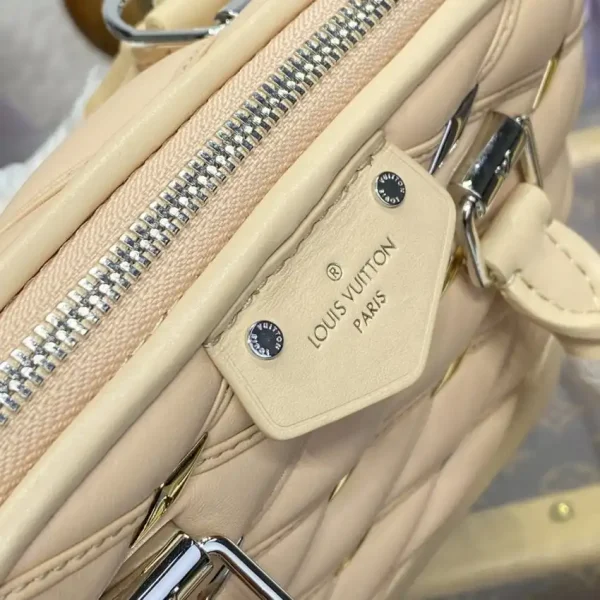 Louis Vuitton Alma BB Nude Pink - Image 4
