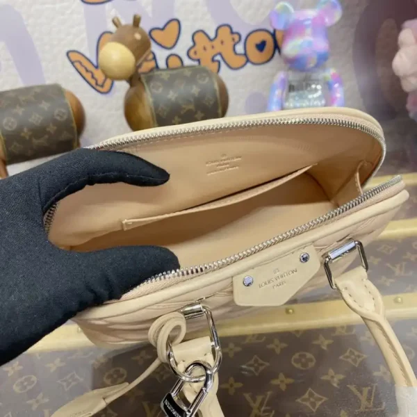 Louis Vuitton Alma BB Nude Pink - Image 5