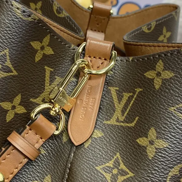 Louis Vuitton NeoNoe Bag - Image 4