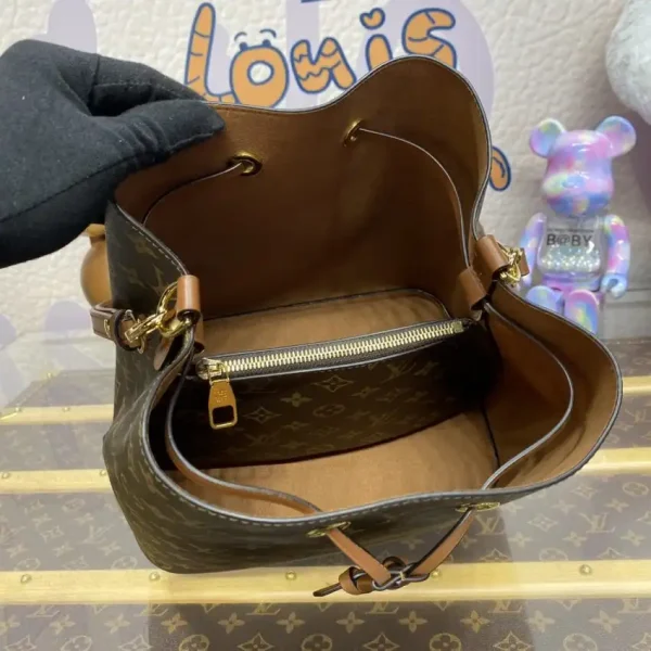 Louis Vuitton NeoNoe Bag - Image 7
