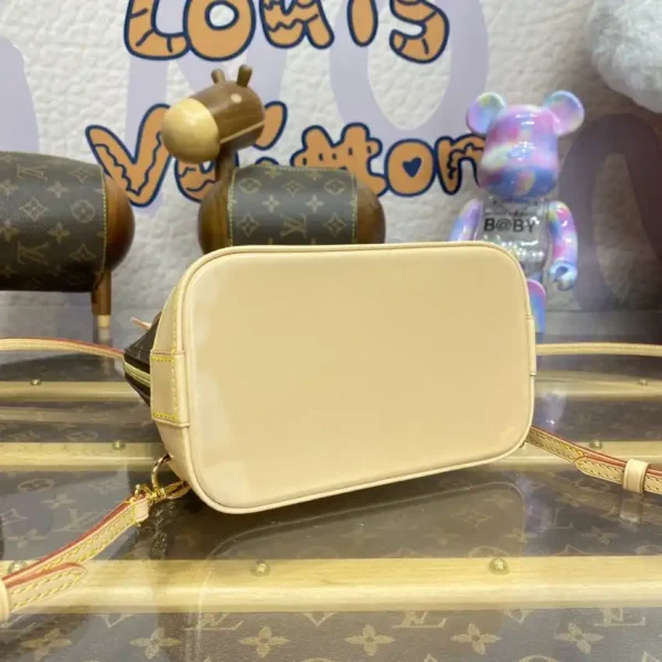 Louis Vuitton Alma Backpack Monogram - Image 9