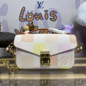 Louis Vuitton Pochette Metis East West Pink Grid