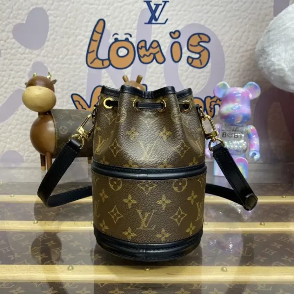 Louis Vuitton Canoé Bucket Bag - Image 3