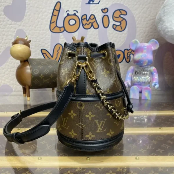 Louis Vuitton Canoé Bucket Bag - Image 7