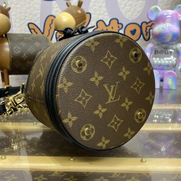 Louis Vuitton Canoé Bucket Bag - Image 9