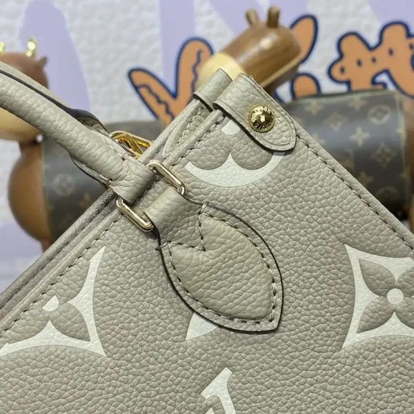 Louis Vuitton  OnTheGo BB Beige - Image 3