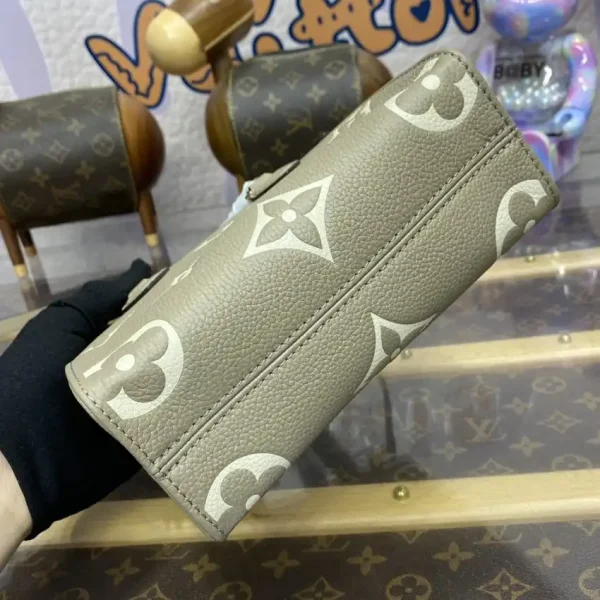 Louis Vuitton  OnTheGo BB Beige - Image 4