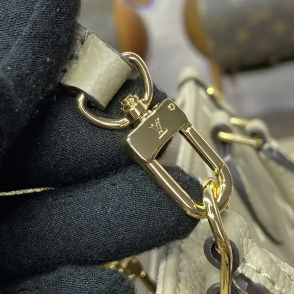 Louis Vuitton  OnTheGo BB Beige - Image 7