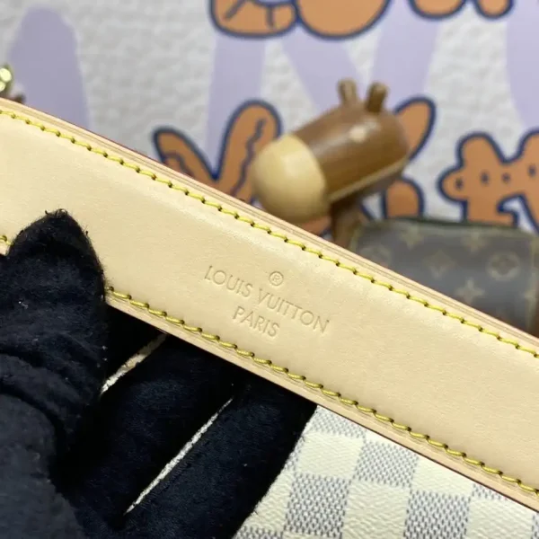 Louis Vuitton Side Trunk Beige Square - Image 9