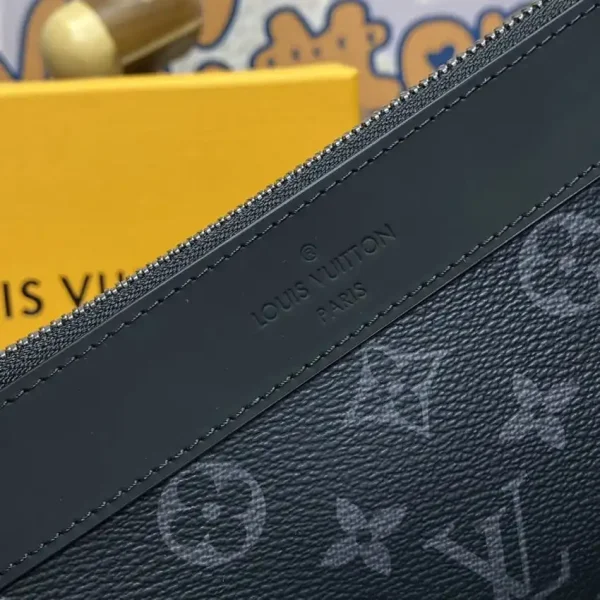 Louis Vuitton Discovery Pochette - Image 2