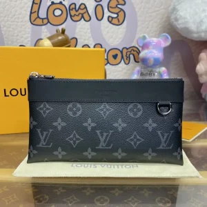 Louis Vuitton Discovery Pochette