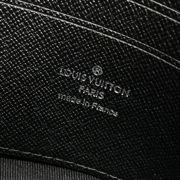 Louis Vuitton Discovery Pochette - Image 5