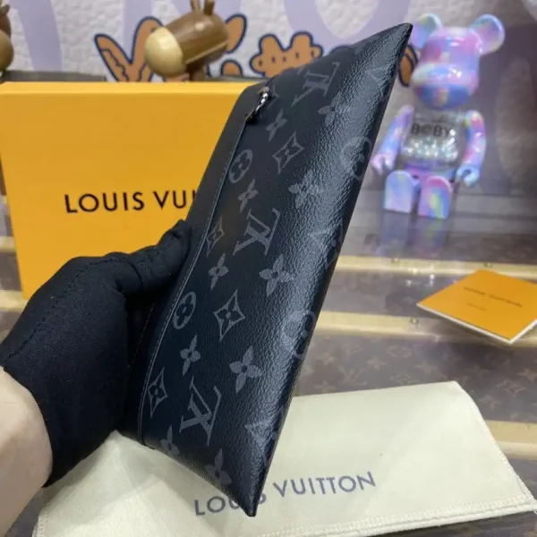 Louis Vuitton Discovery Pochette - Image 8