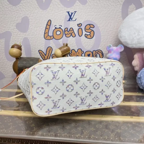 Louis Vuitton Neverfull MM White - Image 12