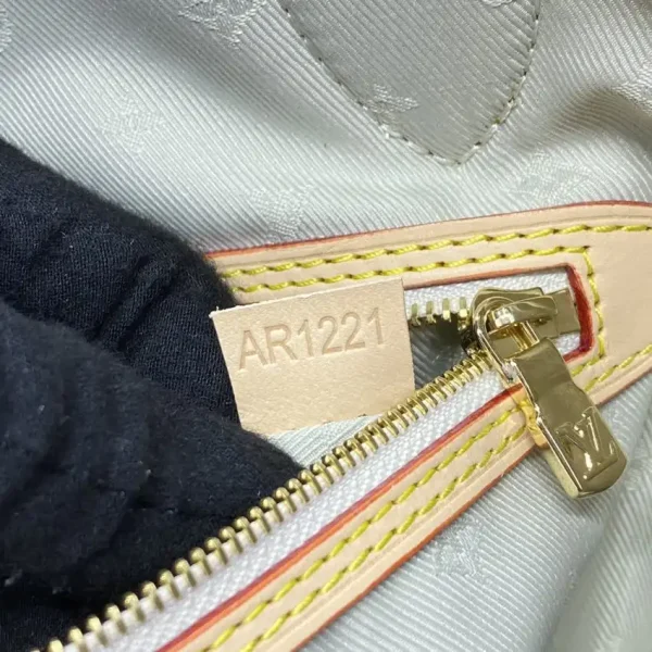 Louis Vuitton Neverfull MM White - Image 9