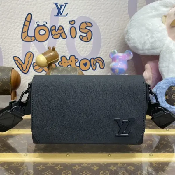 Louis Vuitton  Takeoff Messenger Black