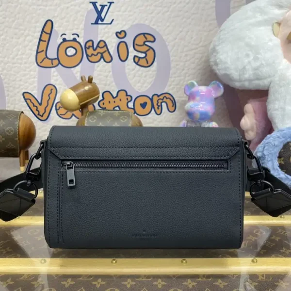 Louis Vuitton  Takeoff Messenger Black - Image 5