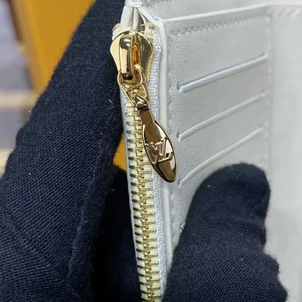 Loius Vuitton Capucines Compact Wallet White - Image 3