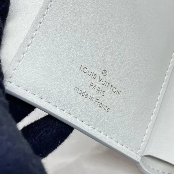 Loius Vuitton Capucines Compact Wallet White - Image 4