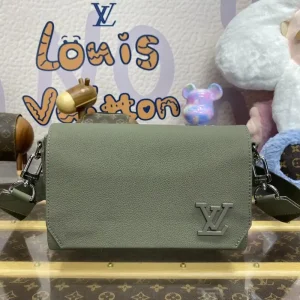 Louis Vuitton Takeoff Messenger