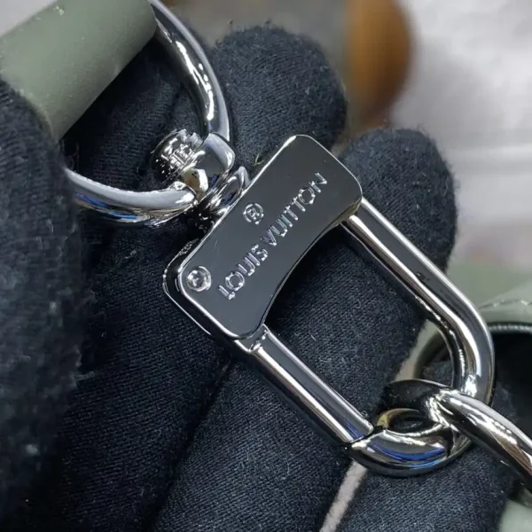 Louis Vuitton Takeoff Messenger - Image 4
