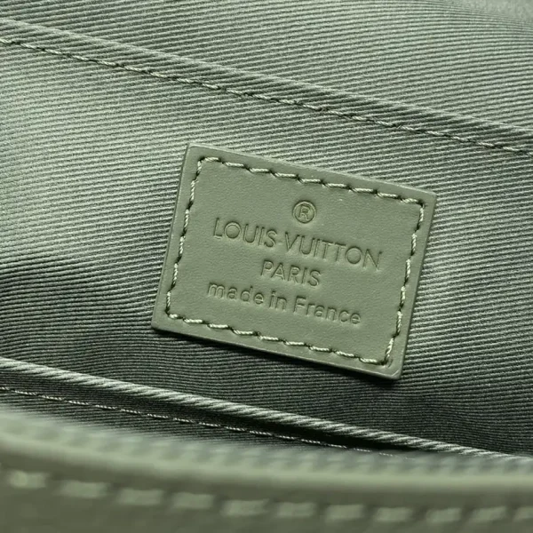 Louis Vuitton Takeoff Messenger - Image 6