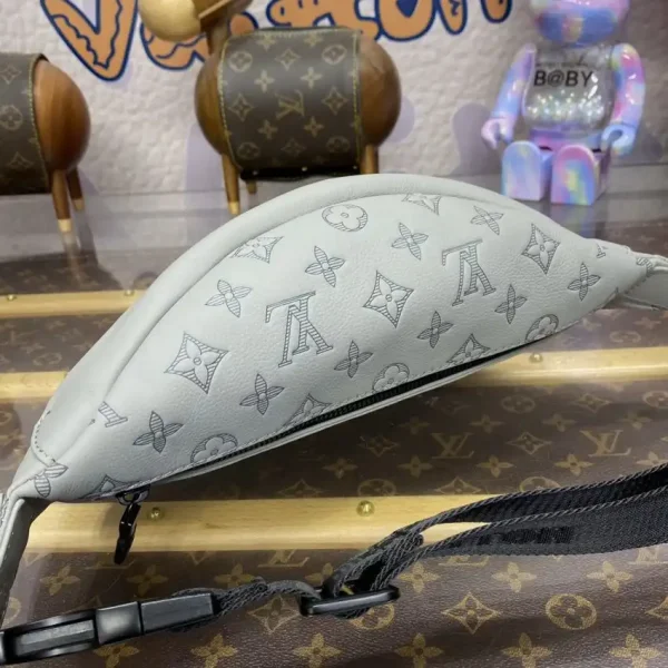 Louis Vuitton Bumbag Discovery Grey - Image 4