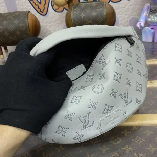 Louis Vuitton Bumbag Discovery Grey - Image 6