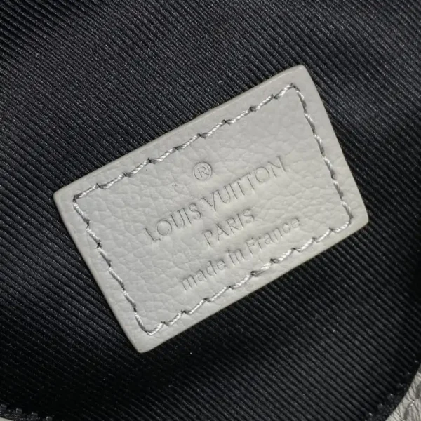 Louis Vuitton Bumbag Discovery Grey - Image 9