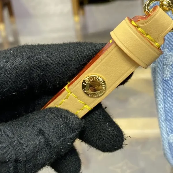 Louis Vuitton Liv Pochette - Image 2