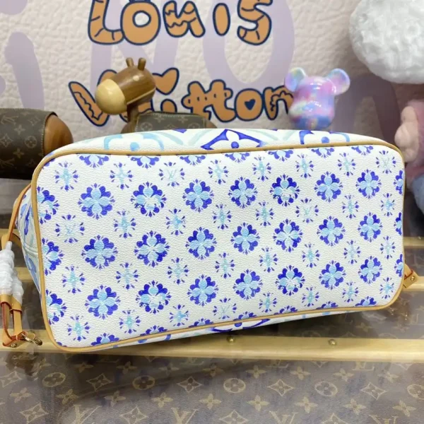 Louis Vuitton Neverfull MM Bue - Image 8