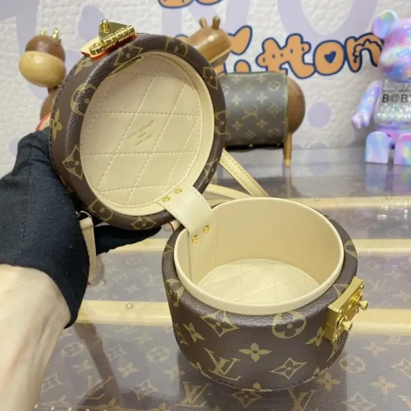 Louis Vuitton Scott - Image 9
